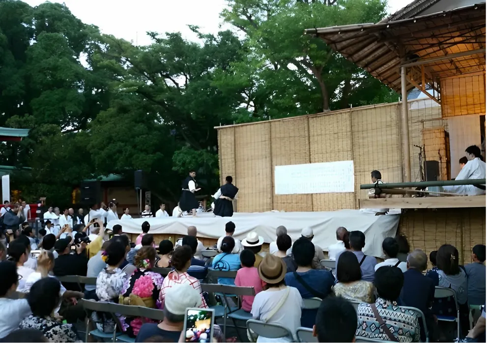 富岡八幡宮の納演舞会写真